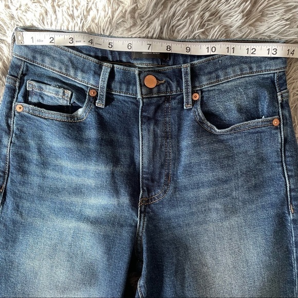 Banana Republic Mid Rise Straight Leg Raw Ham Crop Jeans - Picture 4 of 10